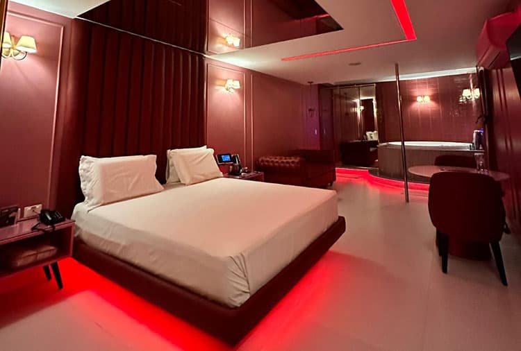 Eros Hotel thumbnail 3