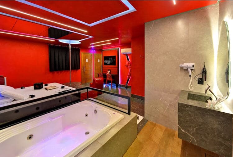 Eros Motel thumbnail 3