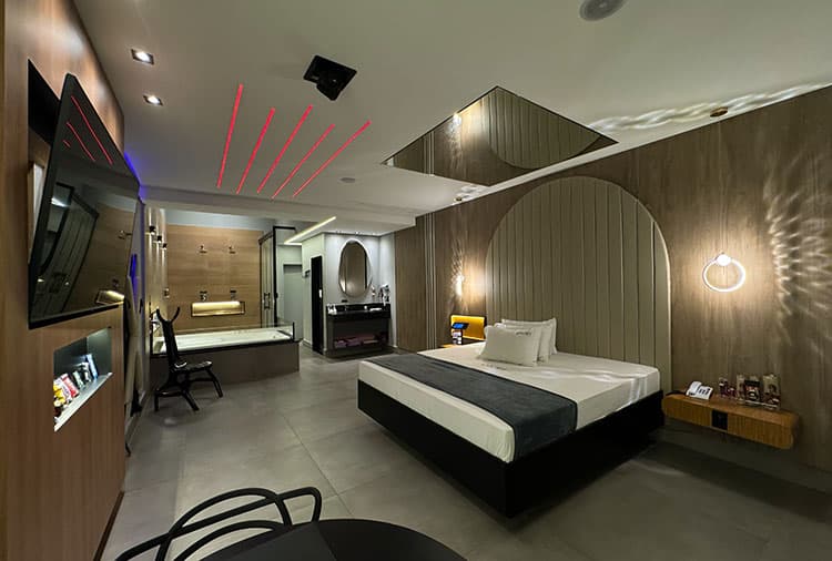 Crush Motel thumbnail 4