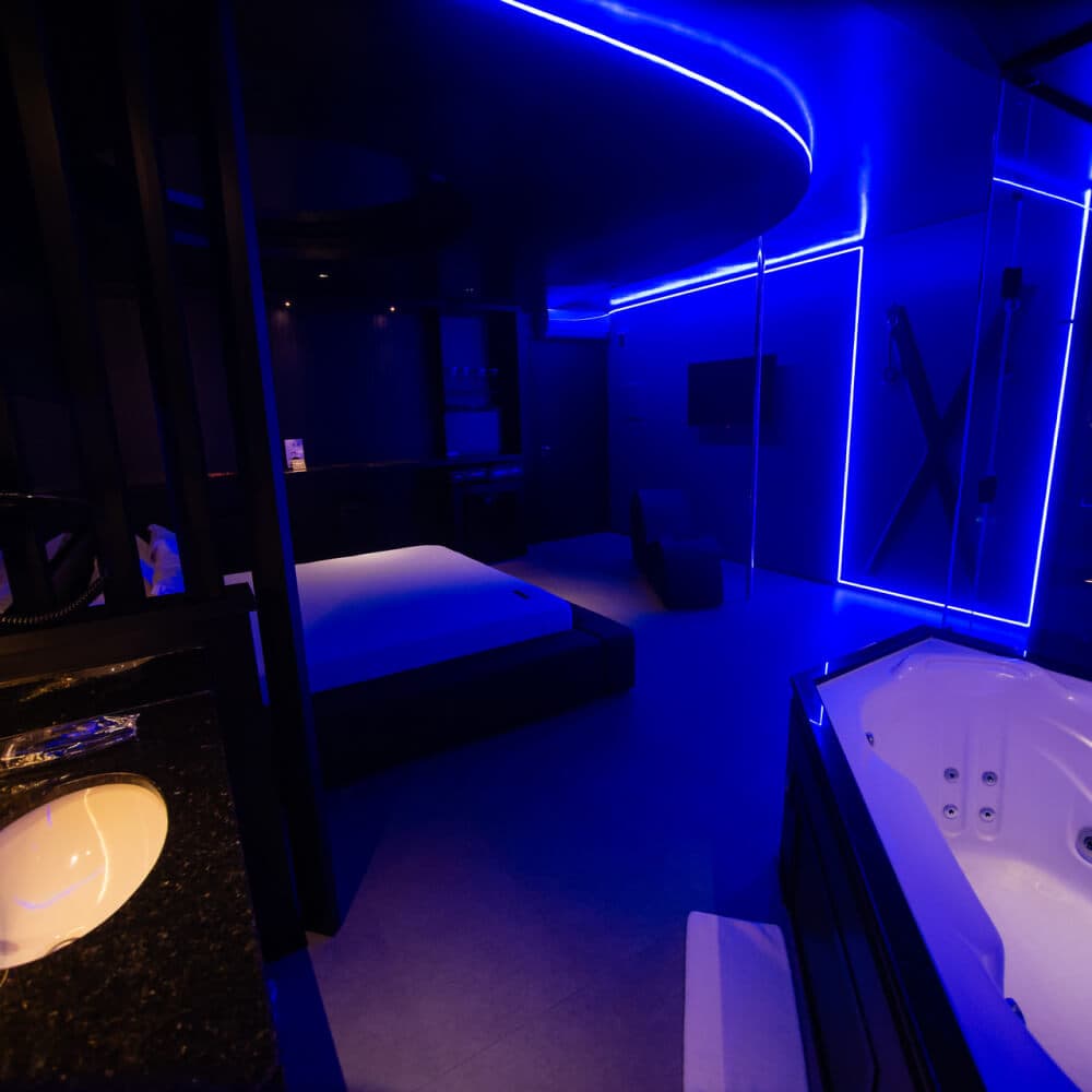 Fou Motel thumbnail 2