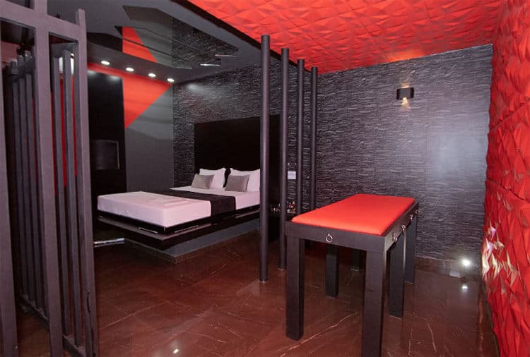 Motel Opium thumbnail 6