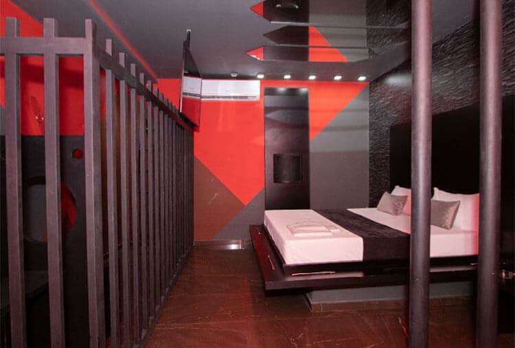 Motel Opium thumbnail 8
