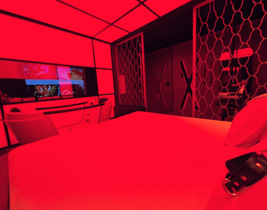 Luv Motel thumbnail 2