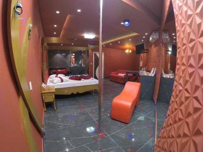 Eros Motel thumbnail 3